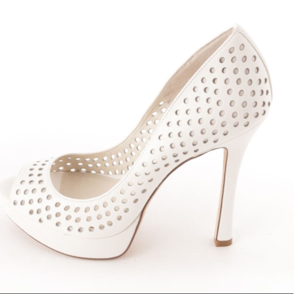 BCBG white Pumps